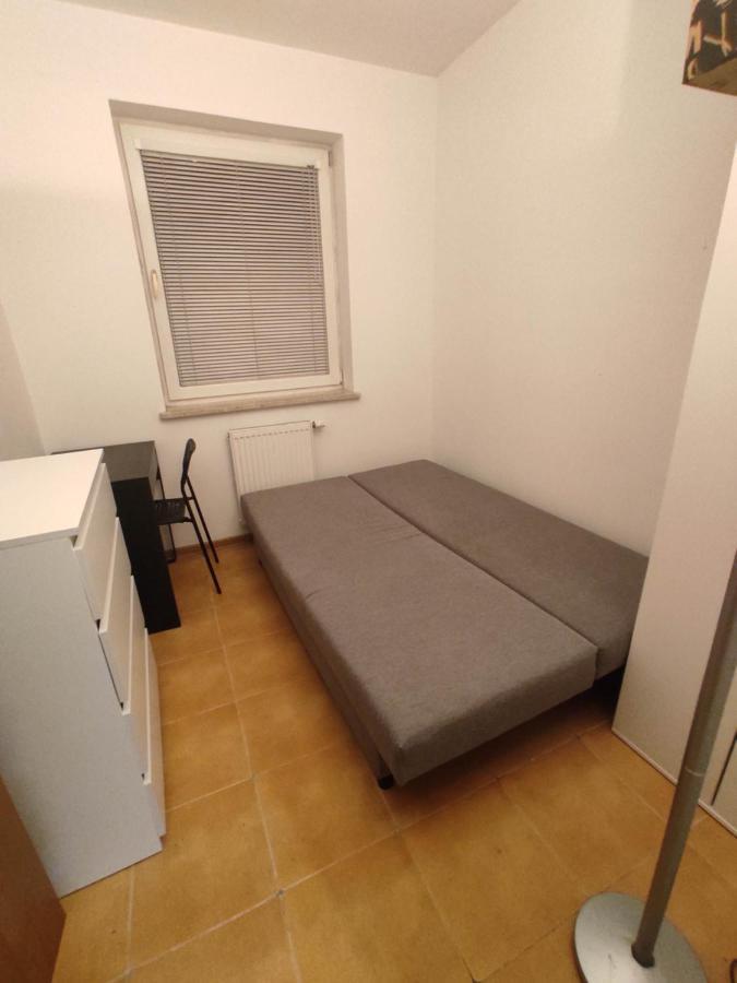 Nice Room With 2 Shared Bathrooms ,Wc , 2Km To Old Town -100M From Metro Szwedzka Warsaw Exterior photo